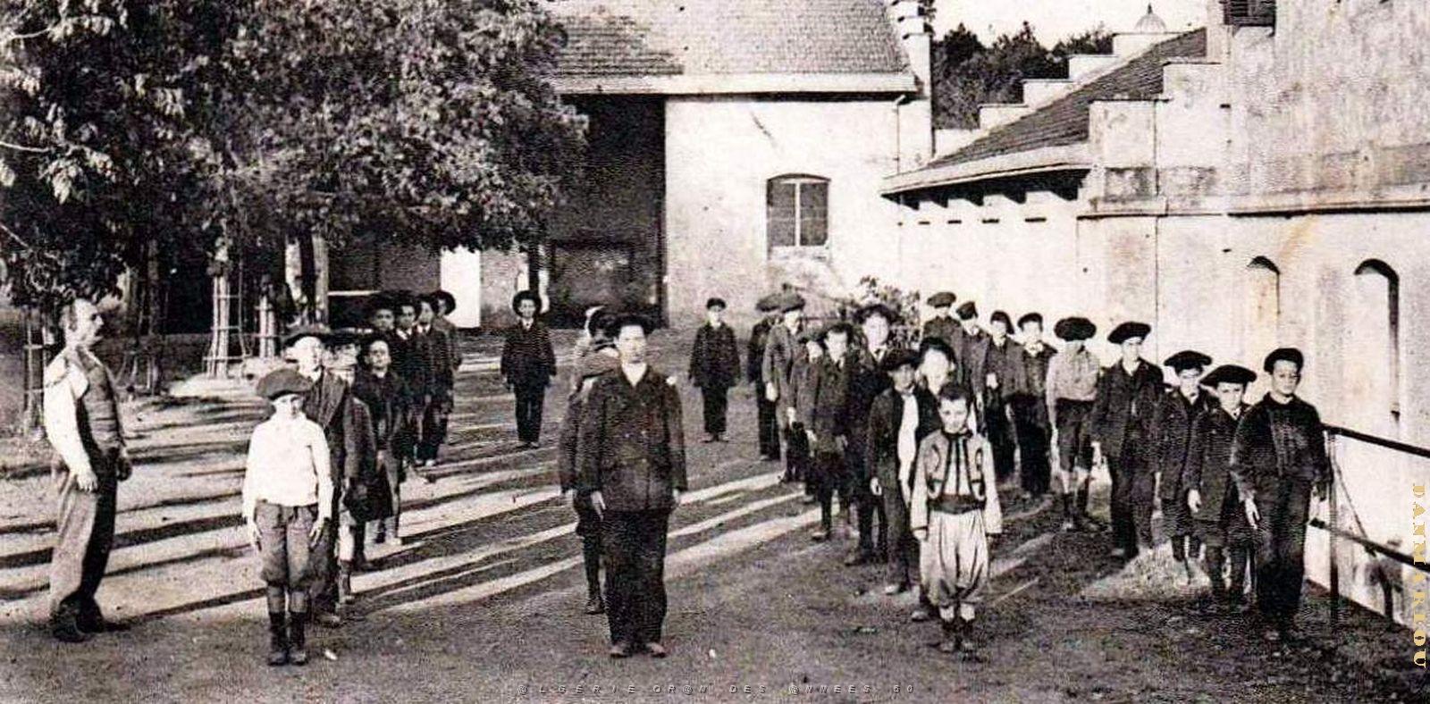 2667- Ben-Aknoun - Petit Lycee - Gymnastique2 - 1905.jpg